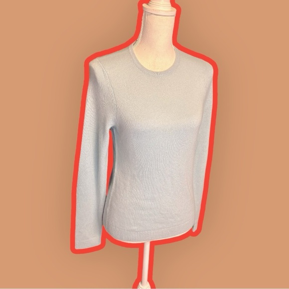 L.L. Bean ‘Women’s Classic Cashmere Crewneck’ in Soft Turquoise / Baby Blue XS - Picture 9 of 14